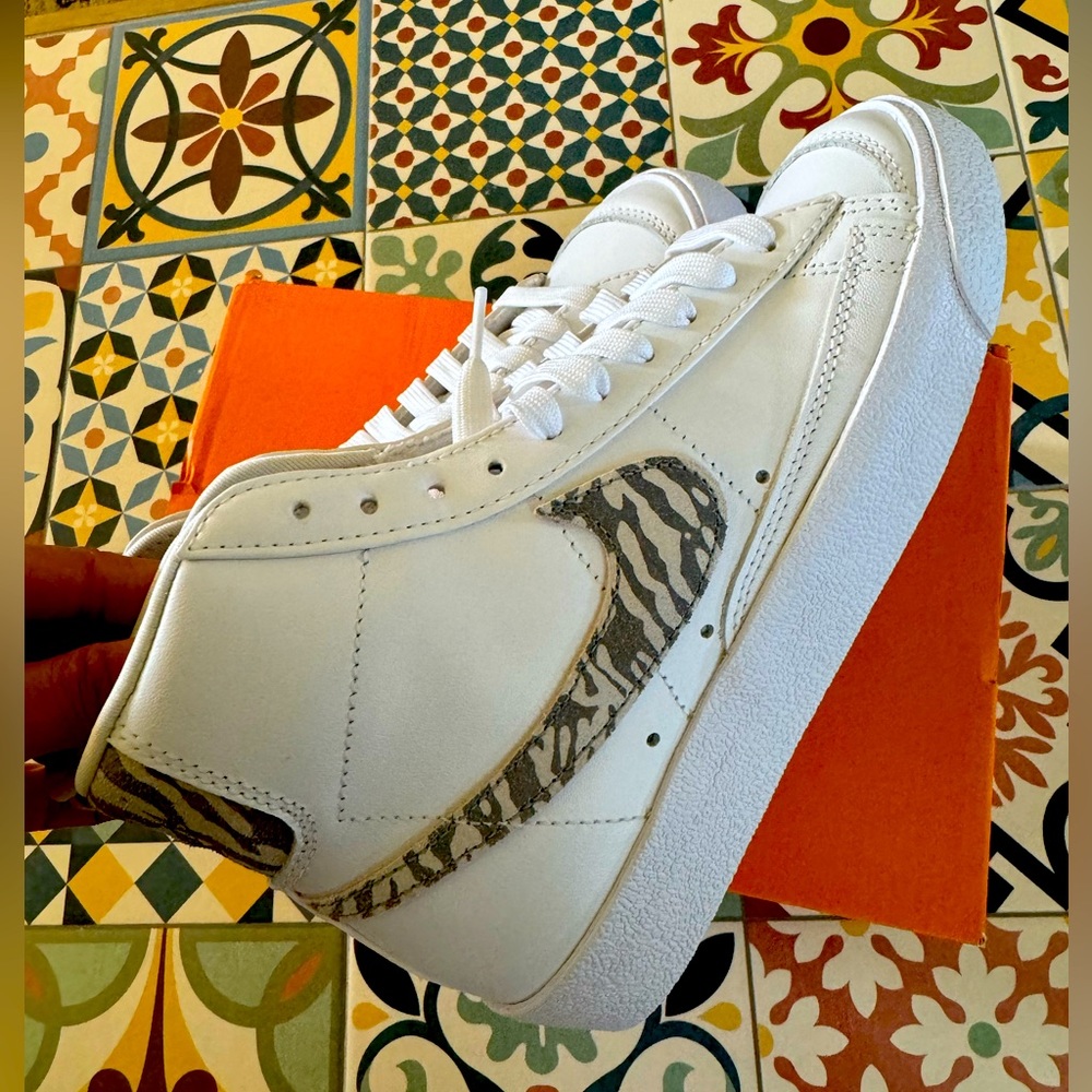 Nike
Blazer Mid '77 "Zebra" sneakers size 35